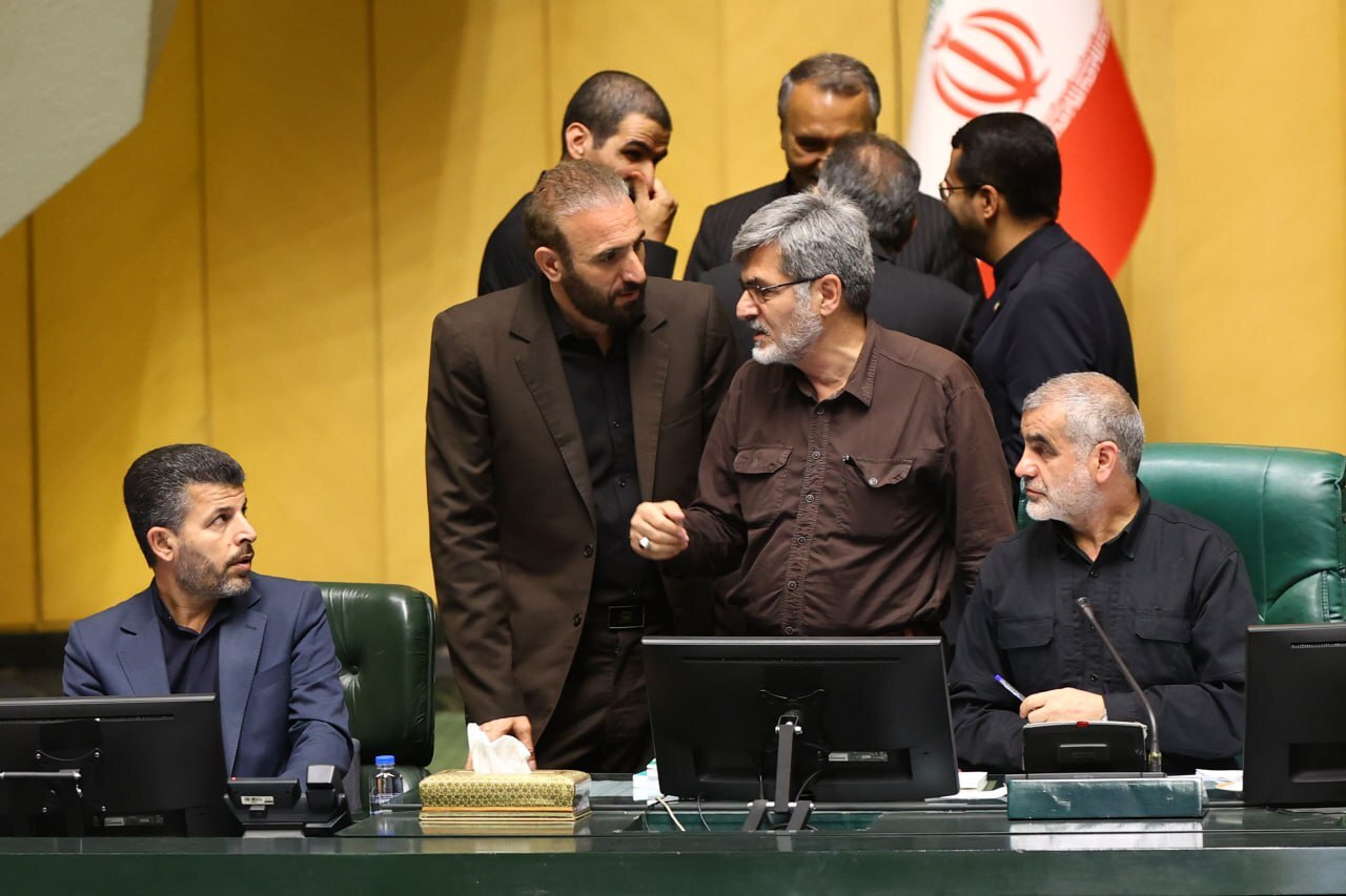 نقدی بر تصمیمات مجلس در واکنش به حمله اسرائیل