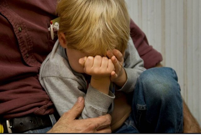 کودکان را در معرض اخبار و تصاویر ناراحت‌کننده قرار ندهید