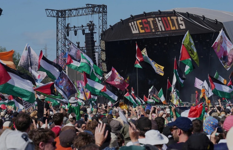 شعار‌های ضداسرائیلی در فستیوال گلاستنبری