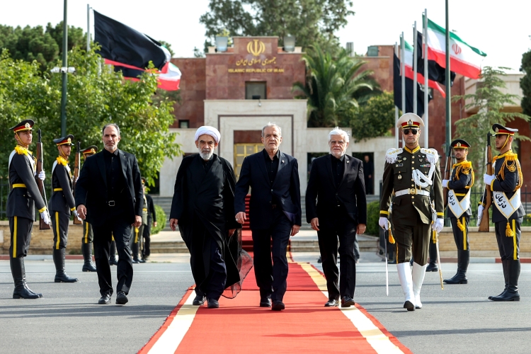 پزشکیان عازم «خانکندی» جمهوری آذربایجان شد/ فرصتهای اقتصادی، اجتماعی و سیاسی پزشکیان عازم «خانکندی» جمهوری آذربایجان شد/ فرصتهای اقتصادی، اجتماعی و سیاسی