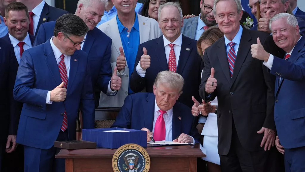 لایجه جنجالی ترامپ به قانون تبدیل شد