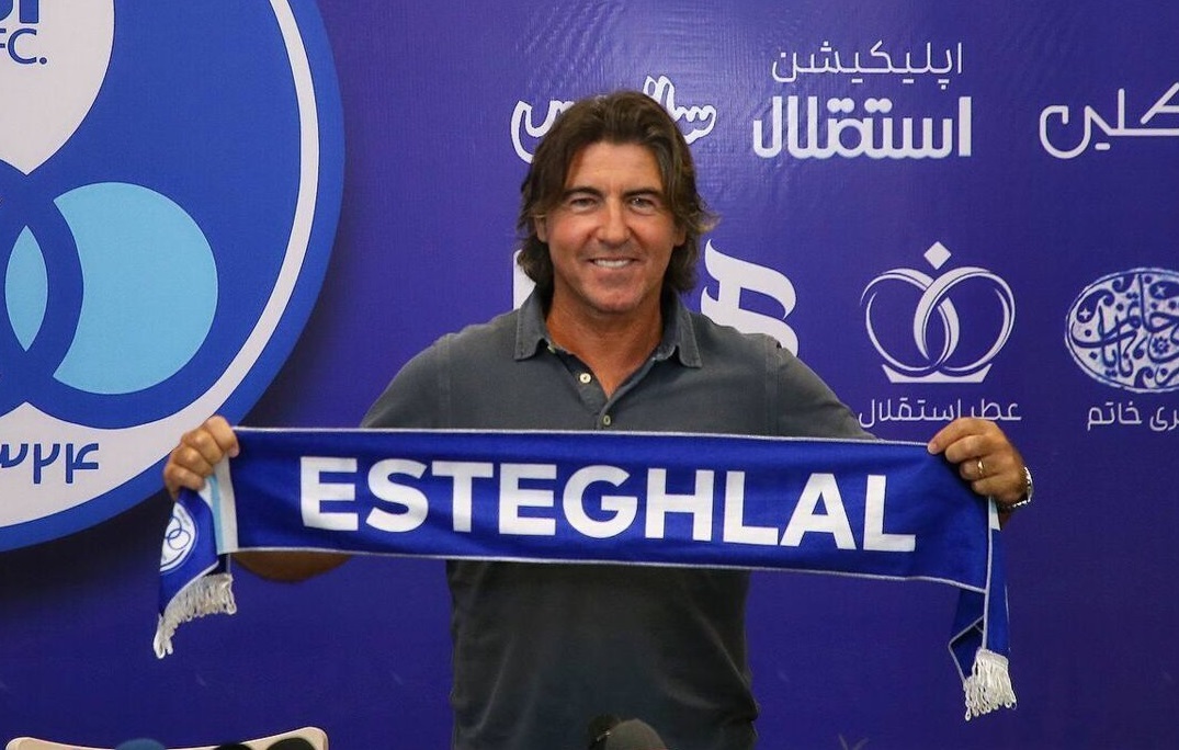 سرمربی استقلال، سه‌شنبه در ایران