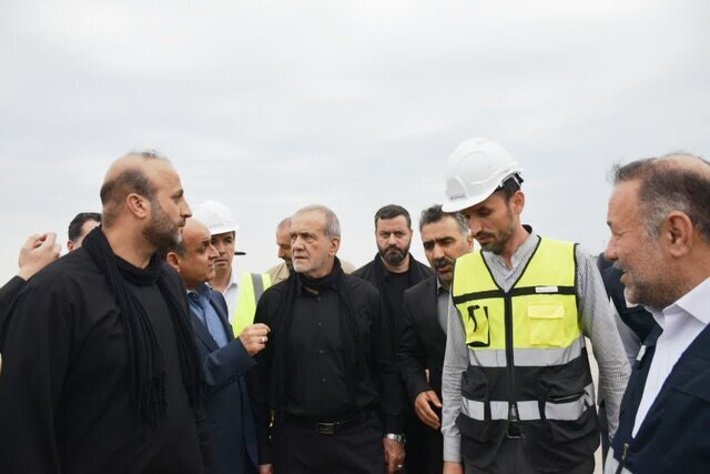 بازدید پزشکیان از مجتمع بندری آستارا