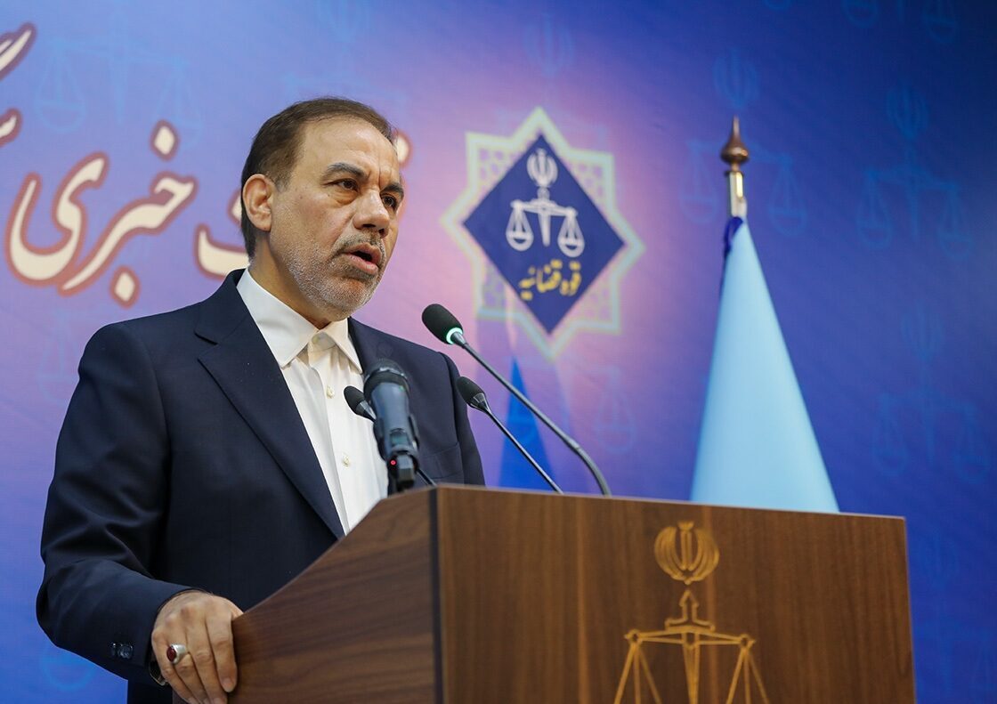 جهانگیر: یک سرباز مجروح زندان اوین به شهادت رسید جهانگیر: یک سرباز مجروح زندان اوین به شهادت رسید