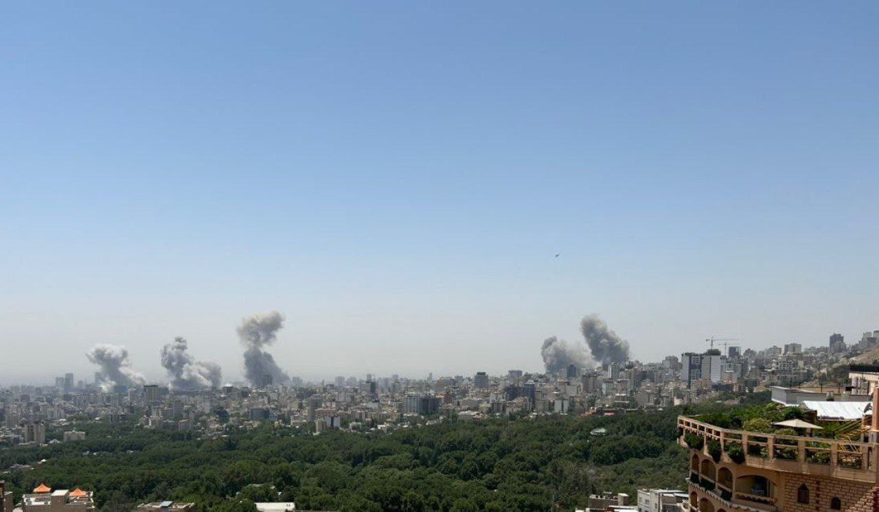 فوری: صدای چند انفجار مهیب در تهران/ ۱۵ موشک از ایران در چهار مرحله به سمت اسرائیل شلیک شد فوری: صدای چند انفجار مهیب در تهران/ ۱۵ موشک از ایران در چهار مرحله به سمت اسرائیل شلیک شد