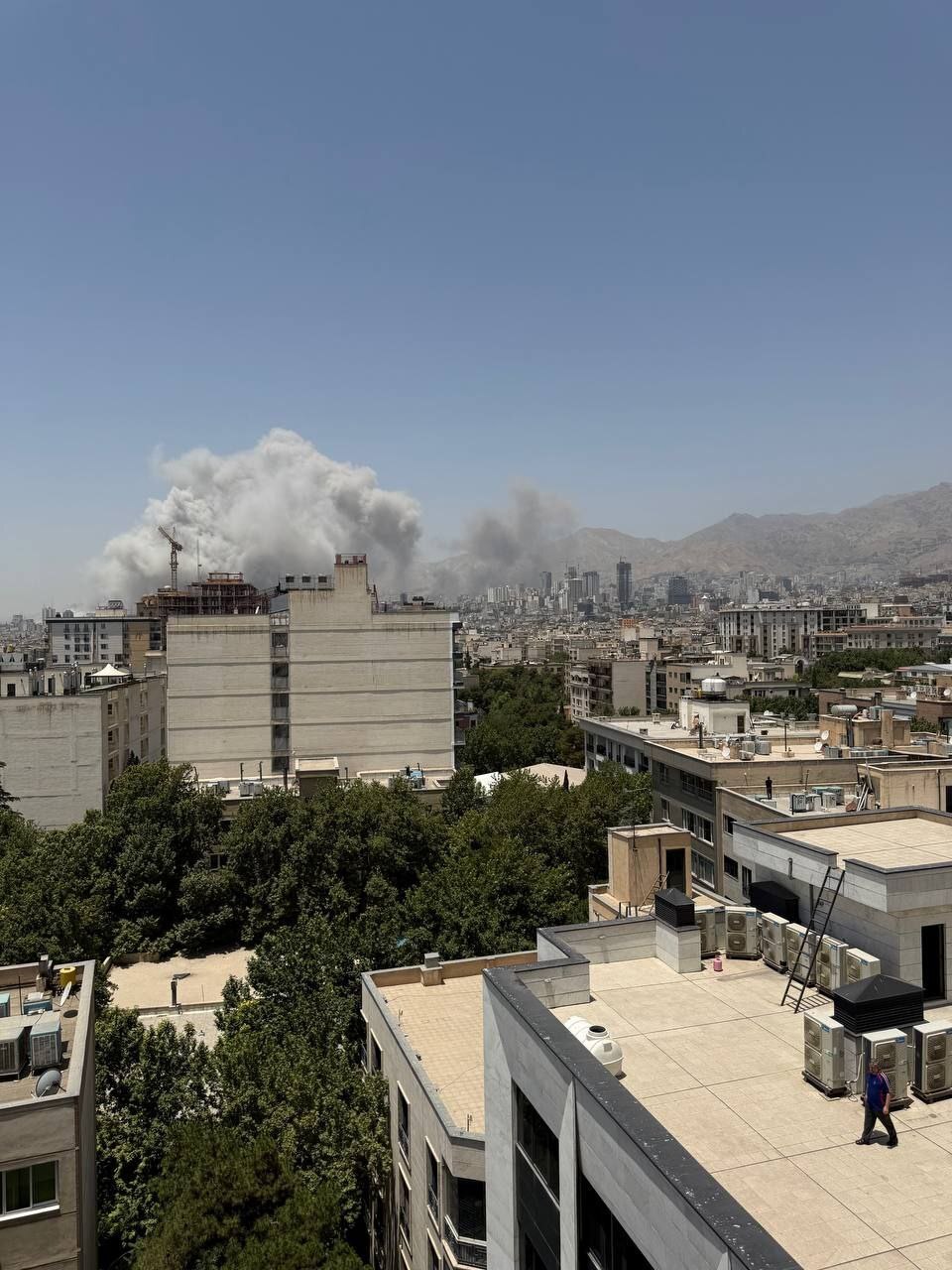 فوری: دانشگاه شهید بهشتی هدف حمله قرار گرفت/ حمله دوباره به سایت فردو/ گزارشی از حملات به تهران، کرج، شهرری، قم و زندان اوین فوری: دانشگاه شهید بهشتی هدف حمله قرار گرفت/ حمله دوباره به سایت فردو/ گزارشی از حملات به تهران، کرج، شهرری، قم و زندان اوین