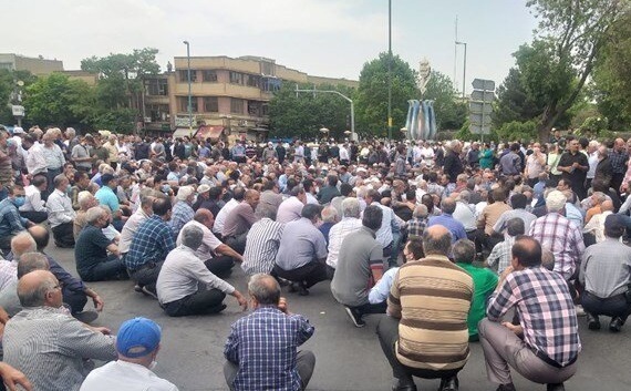 اعتراض بازنشستگان به عدم پرداخت مابهالتفاوت فروردین اعتراض بازنشستگان به عدم پرداخت مابهالتفاوت فروردین