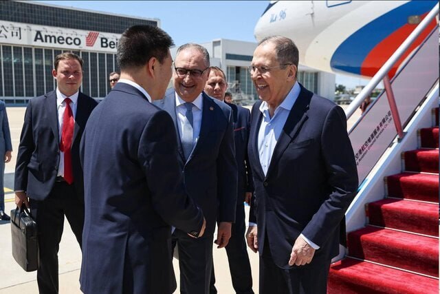 پس از دیدار با کیم جونگ اون؛ لاوروف وارد چین شد پس از دیدار با کیم جونگ اون؛ لاوروف وارد چین شد