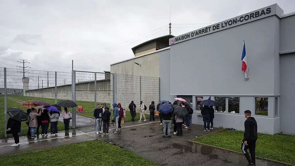 فرار از زندان در چمدان هم‌سلولی!