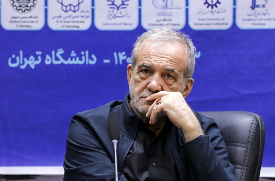 پزشکیان: در برخی دانشگاه‌ها، اساتید و نخبگان را تحت فشار قرار می‌دهند/ این رویه باید اصلاح شود