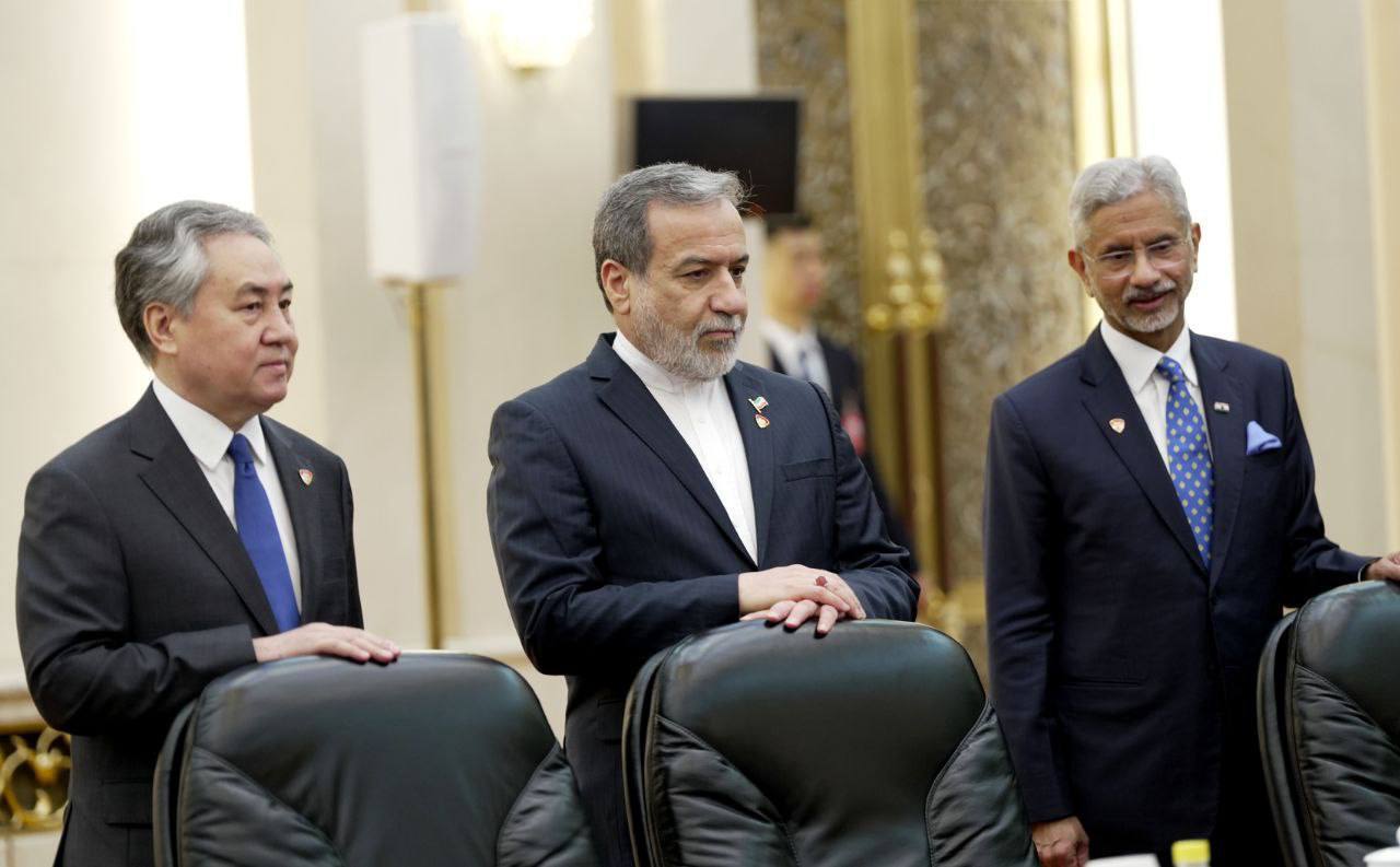 توضیحات عراقچی در مورد نشست شانگهای و دیدار با رئیسجمهور چین +تصاویر توضیحات عراقچی در مورد نشست شانگهای و دیدار با رئیسجمهور چین +تصاویر