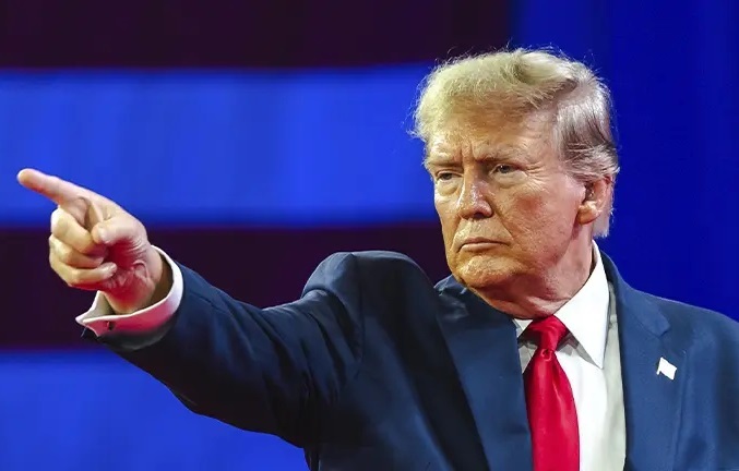 مقام سابق اروپایی: ترامپ باج‌گیر است، باید با کلت به میز مذاکره برویم!