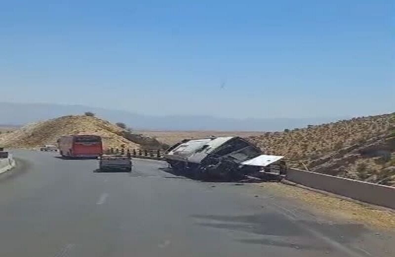 حادثه تلخ واژگونی اتوبوس در فارس؛ ۸ کشته و ۱۵ مصدوم حادثه تلخ واژگونی اتوبوس در فارس؛ ۸ کشته و ۱۵ مصدوم