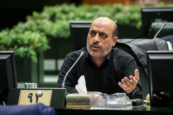 قوای سهگانه باید رضایتمندی مردم را بالا ببرند/ تریبونهای مجالس محل اختلاف افکنی نشود قوای سهگانه باید رضایتمندی مردم را بالا ببرند/ تریبونهای مجالس محل اختلاف افکنی نشود