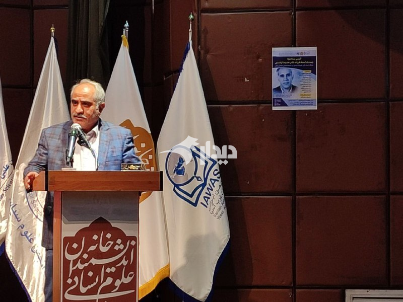 صادق زیباکلام: ازغندی، روایت خاص خودش را از تاریخ معاصر ایران داشت