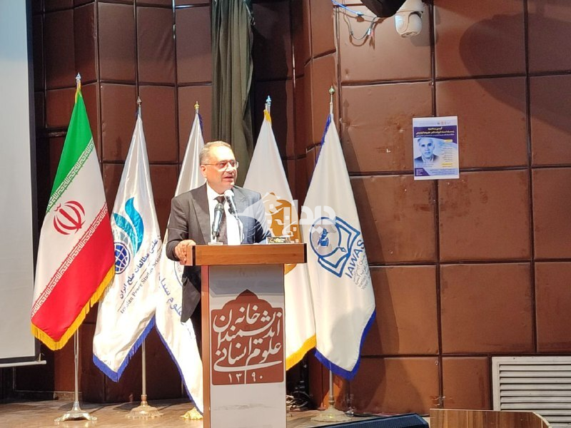 صادق زیباکلام: ازغندی، روایت خاص خودش را از تاریخ معاصر ایران داشت