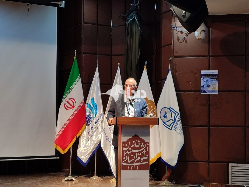 صادق زیباکلام: ازغندی، روایت خاص خودش را از تاریخ معاصر ایران داشت