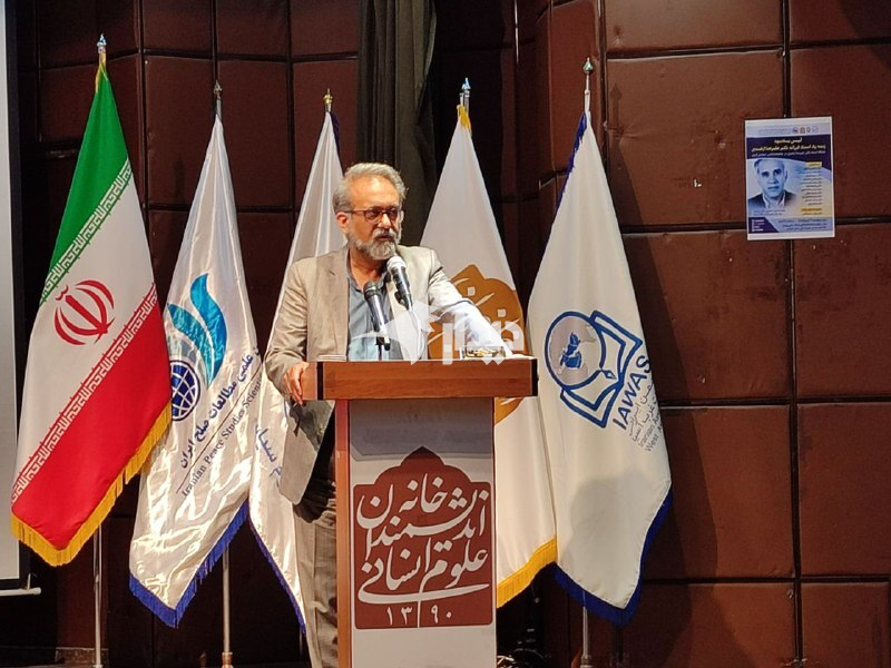 صادق زیباکلام: ازغندی، روایت خاص خودش را از تاریخ معاصر ایران داشت