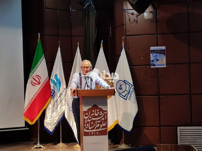 صادق زیباکلام: ازغندی، روایت خاص خودش را از تاریخ معاصر ایران داشت