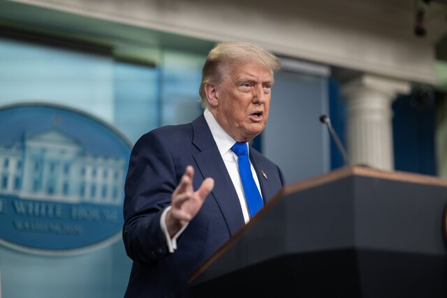 ترامپ: اگر ایران رفتار بهتری از خود نشان دهد، شاید تحریمها را بردارم ترامپ: اگر ایران رفتار بهتری از خود نشان دهد، شاید تحریمها را بردارم