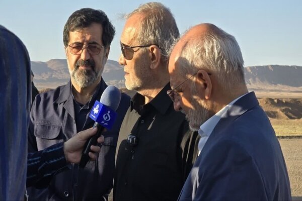 قم به یکی از مراکز مهم تجارت و حمل‌ونقل تبدیل شود