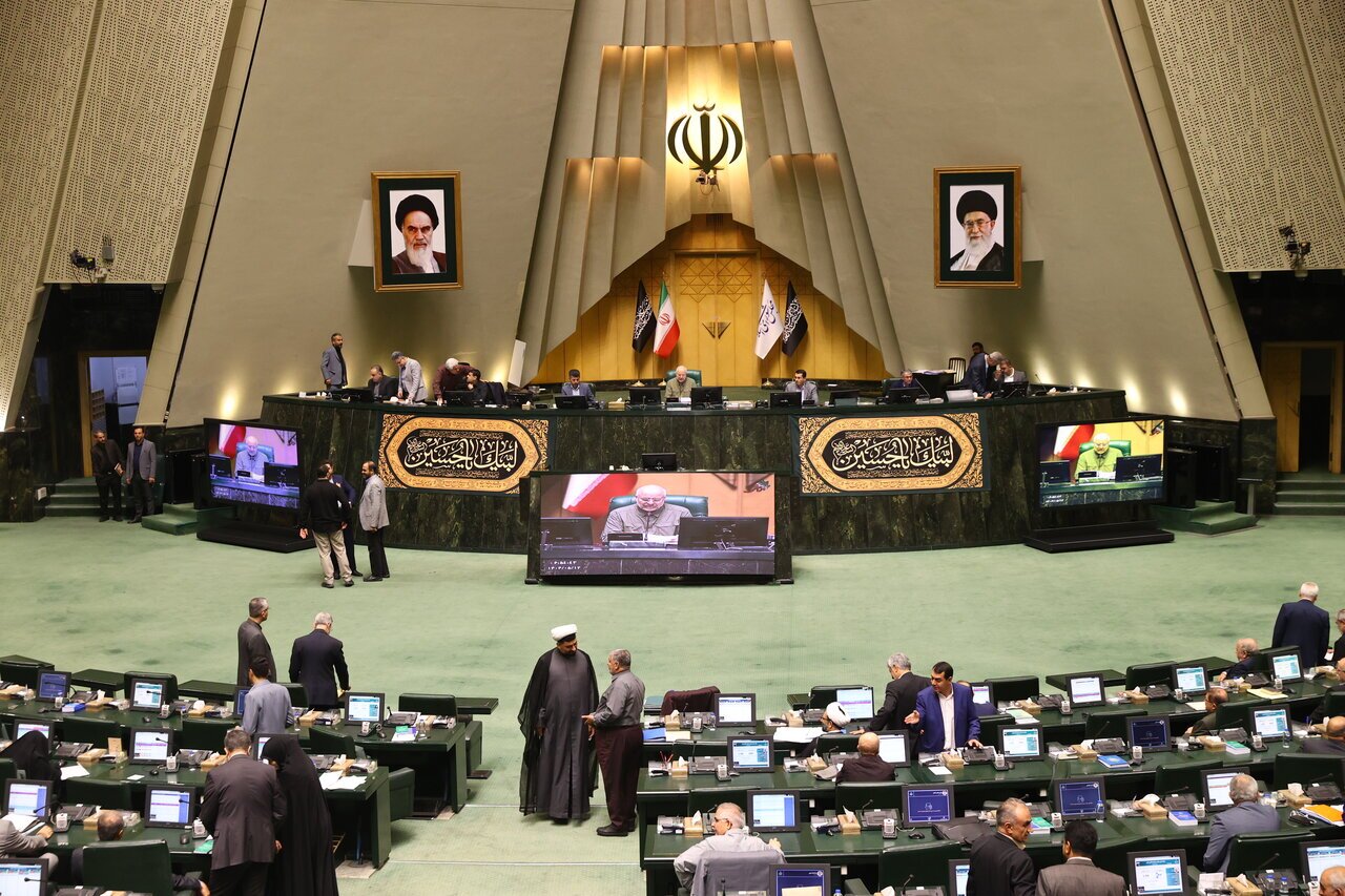 مجازات خروج غیرمجاز ایرانیان خارج از کشور برداشته میشود مجازات خروج غیرمجاز ایرانیان خارج از کشور برداشته میشود