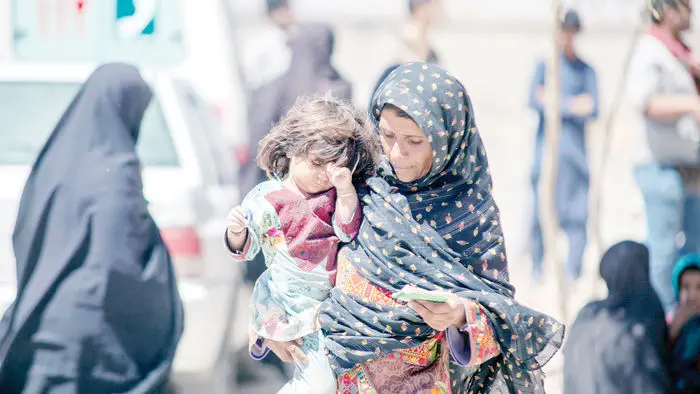 زخم گرسنگی بر صورت کودکان ایرانی زخم گرسنگی بر صورت کودکان ایرانی