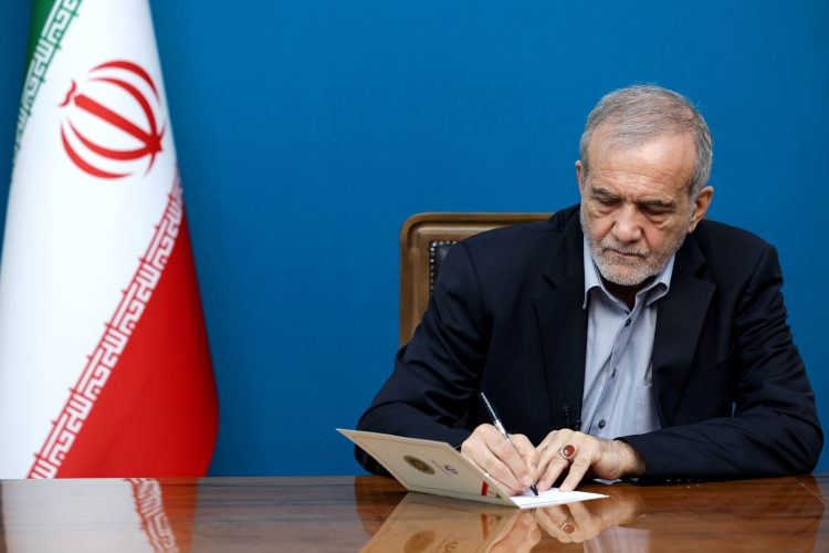 متن حکم پزشکیان برای انتصاب لاریجانی به دبیری شعام متن حکم پزشکیان برای انتصاب لاریجانی به دبیری شعام