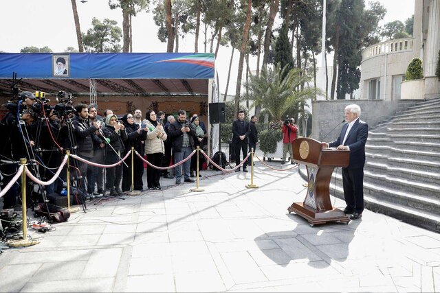 عارف: خبرنگاری جزو مشاغل سخت است عارف: خبرنگاری جزو مشاغل سخت است