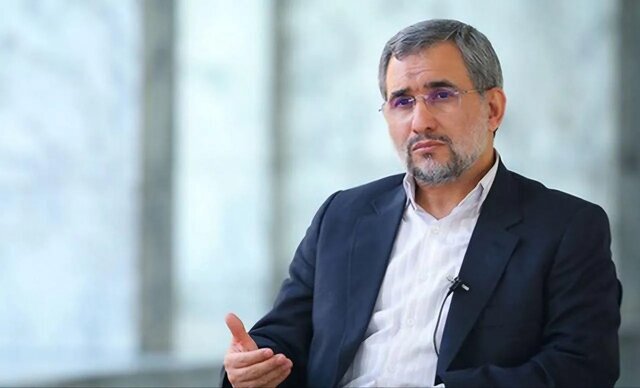 مرحوم فرشچیان رنگ و نقش را در خدمت معنا گرفت مرحوم فرشچیان رنگ و نقش را در خدمت معنا گرفت