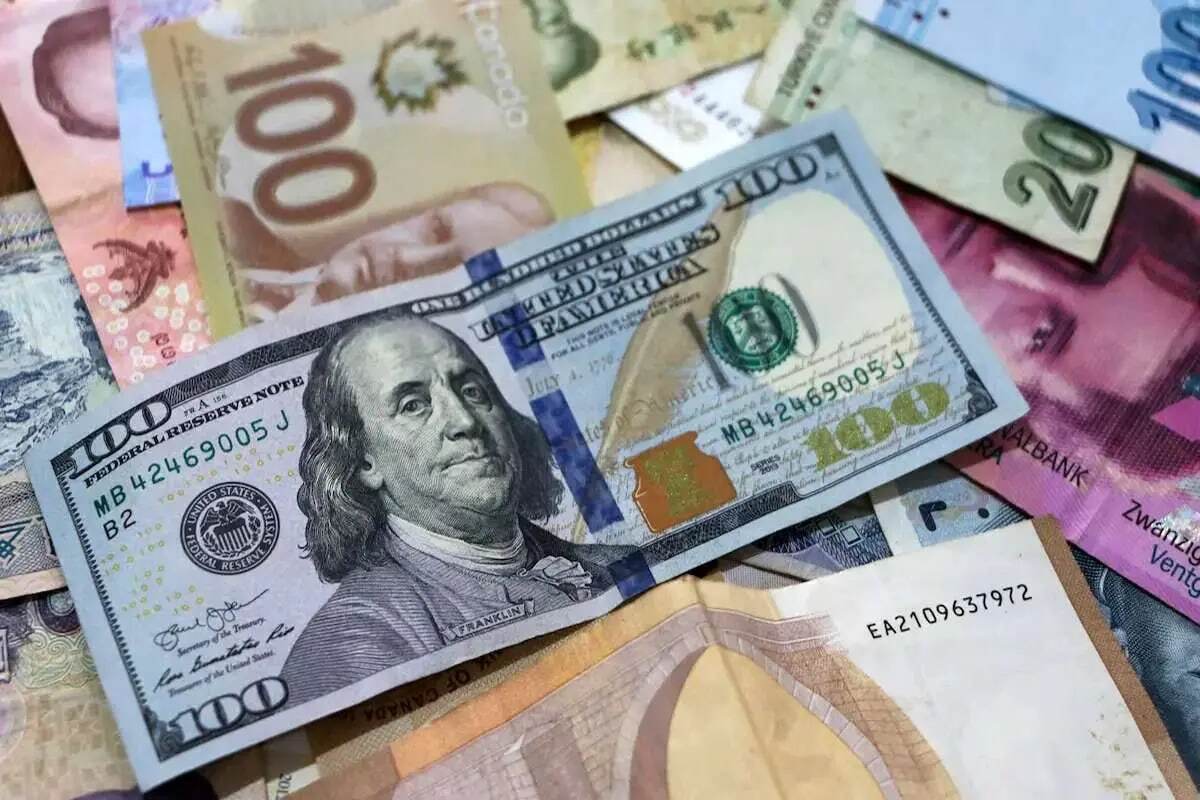 دلار در انتظار تحولات سیاسی/ یورو و پوند چند؟ +جدول