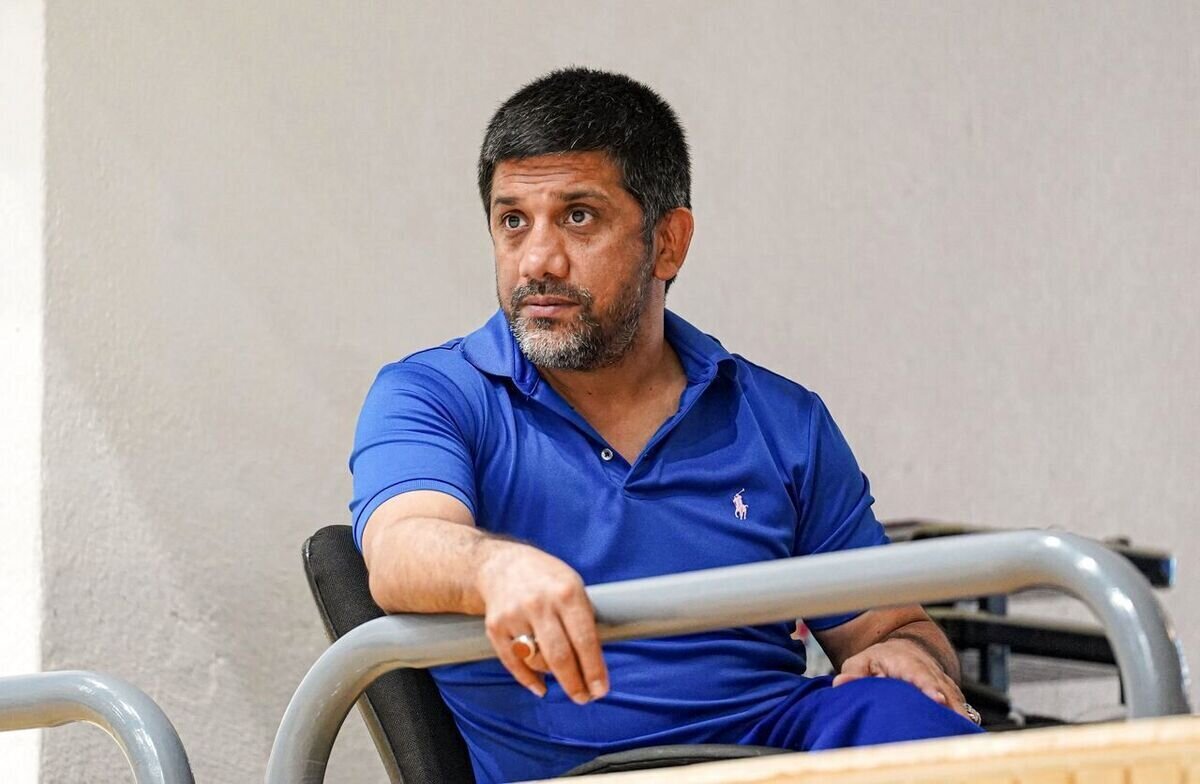 علیرضا دبیر: مسوولان سر کیسه را شل کنند!