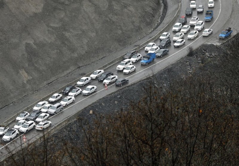 ترافیک سنگین در جادههای شمالی/ هشدار درباره مه و باران ترافیک سنگین در جادههای شمالی/ هشدار درباره مه و باران