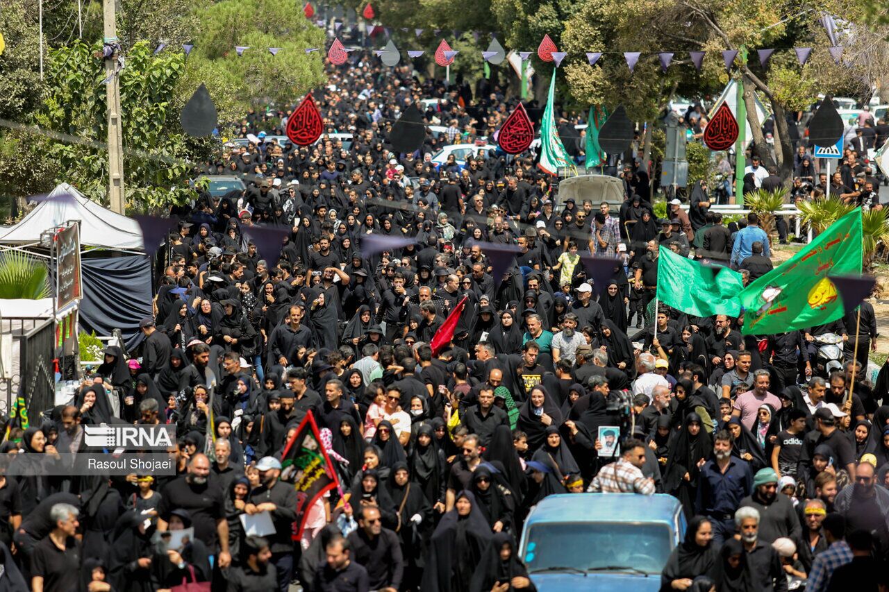 پیادهروی جاماندگان اربعین؛ سنتی ۱۲ ساله در تهران پیادهروی جاماندگان اربعین؛ سنتی ۱۲ ساله در تهران