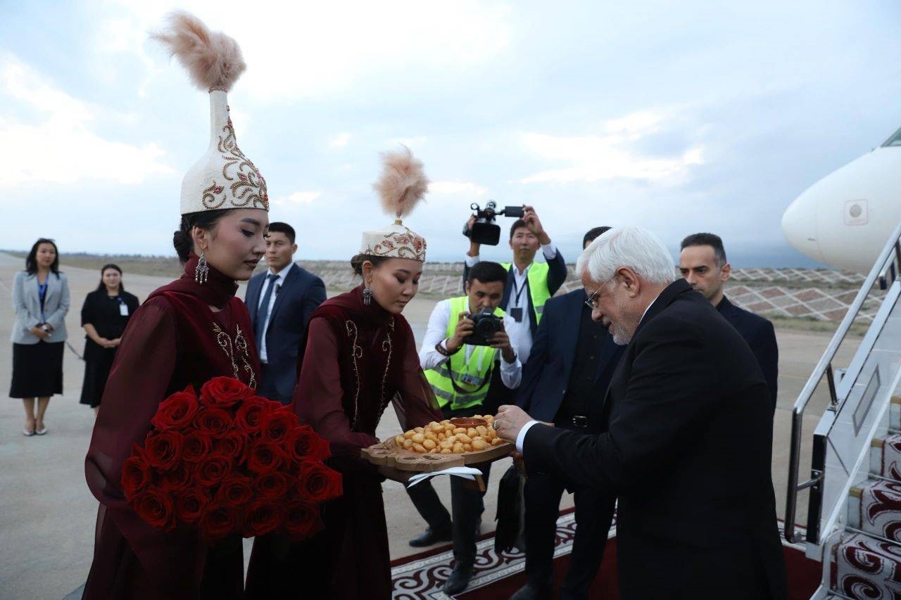 عارف وارد قرقیزستان شد +تصاویر عارف وارد قرقیزستان شد +تصاویر