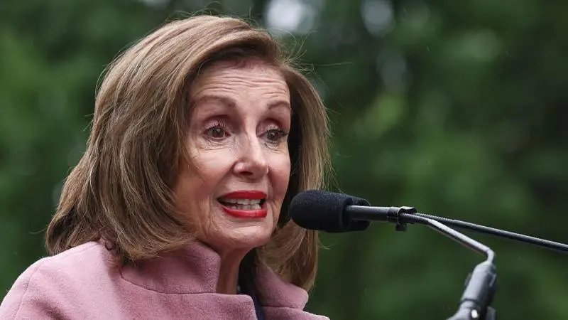 انتقاد دموکراتها از دیدار ترامپ و پوتین؛ فرش قرمز برای یک «تبهکار» انتقاد دموکراتها از دیدار ترامپ و پوتین؛ فرش قرمز برای یک «تبهکار»