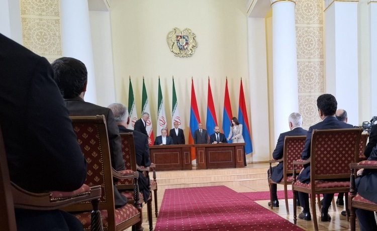 امضای بیانیه مشترک و ۱۰ سند همکاری میان ایران و ارمنستان امضای بیانیه مشترک و ۱۰ سند همکاری میان ایران و ارمنستان