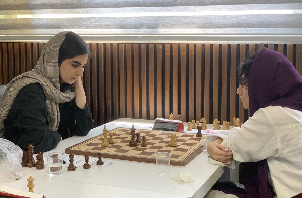 آناهیتا زاهدیفر قهرمان شطرنج کشور شد آناهیتا زاهدیفر قهرمان شطرنج کشور شد