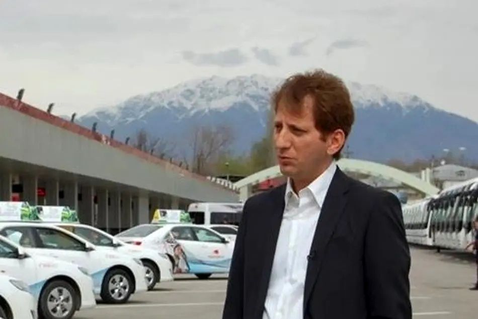 تاکسی اینترنتی بابک زنجانی مجوز دارد؟