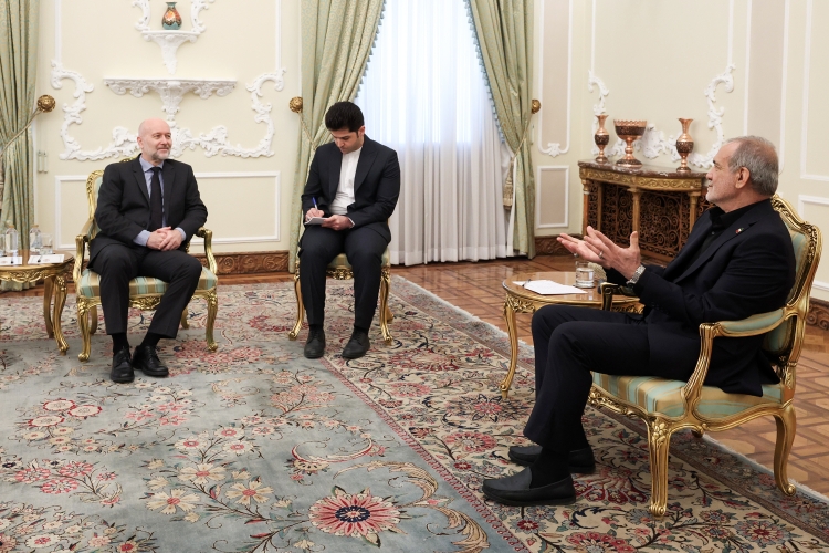 پزشکیان: طالب جنگ نبوده و آماده گفت‌وگو هستیم