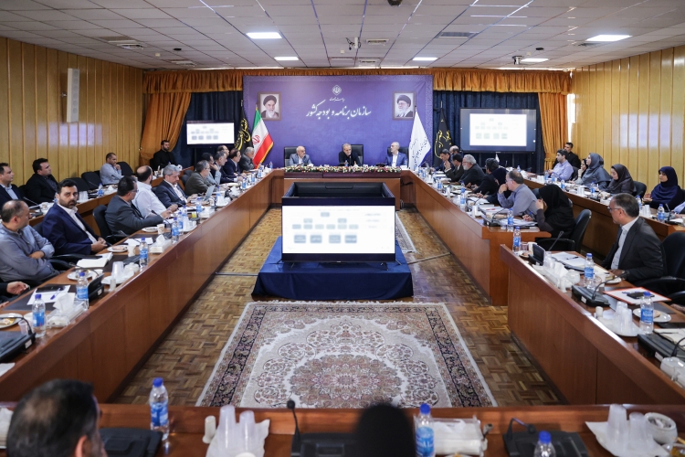 پزشکیان: بنگاه‌های دولتی زیان‌ده فوق‌العاده‌های بالا دریافت می‌کنند/ بازنشستگان نباید در تامین معاش مشکل داشته باشند