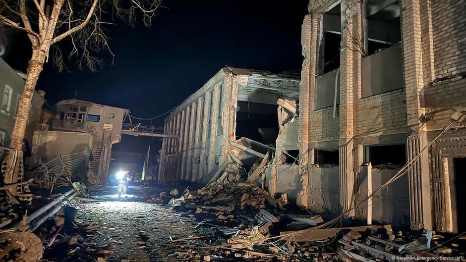 ۳ کشته و ۱۸ مجروح در حمله موشکی روسیه به مدرسه نظامی اوکراین ۳ کشته و ۱۸ مجروح در حمله موشکی روسیه به مدرسه نظامی اوکراین