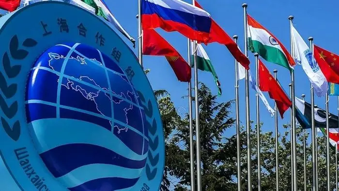 قطب‌نمای دیپلماسی رو به شرق