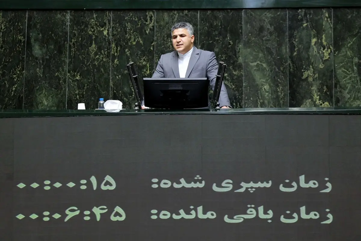 آقای پزشکیان! اگر وزیری ناکارآمد است، برکنارش کنید آقای پزشکیان! اگر وزیری ناکارآمد است، برکنارش کنید