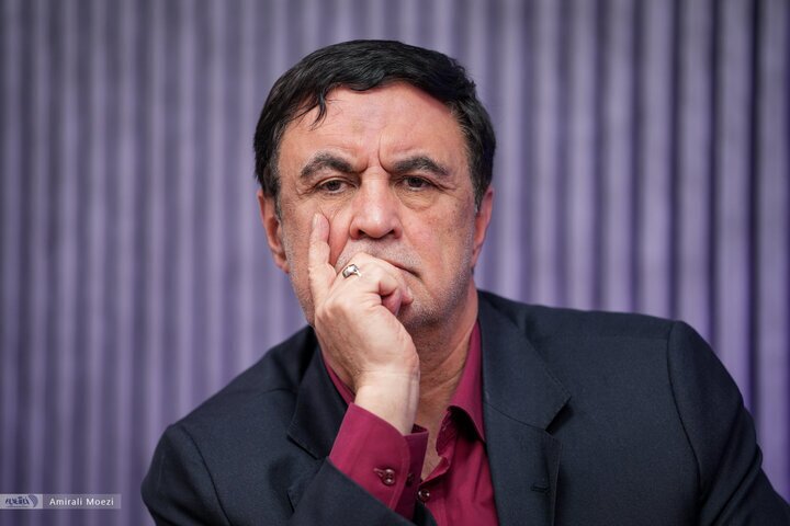 رئیسجمهور نباید مشکلات را فرافکنی کند/ چرا وزیر ناکارآمد برکنار نمیشود؟ رئیسجمهور نباید مشکلات را فرافکنی کند/ چرا وزیر ناکارآمد برکنار نمیشود؟