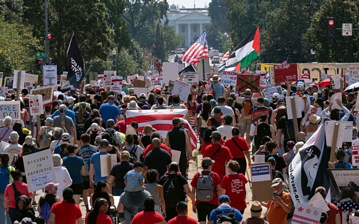 هشدار ترامپ علیه شیکاگو؛ معترضان به خیابان آمدند هشدار ترامپ علیه شیکاگو؛ معترضان به خیابان آمدند