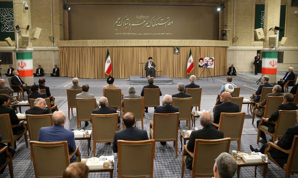 رهبر انقلاب در دیدار با اعضای دولت: معیشت مردم مهمترین مساله است رهبر انقلاب در دیدار با اعضای دولت: معیشت مردم مهمترین مساله است