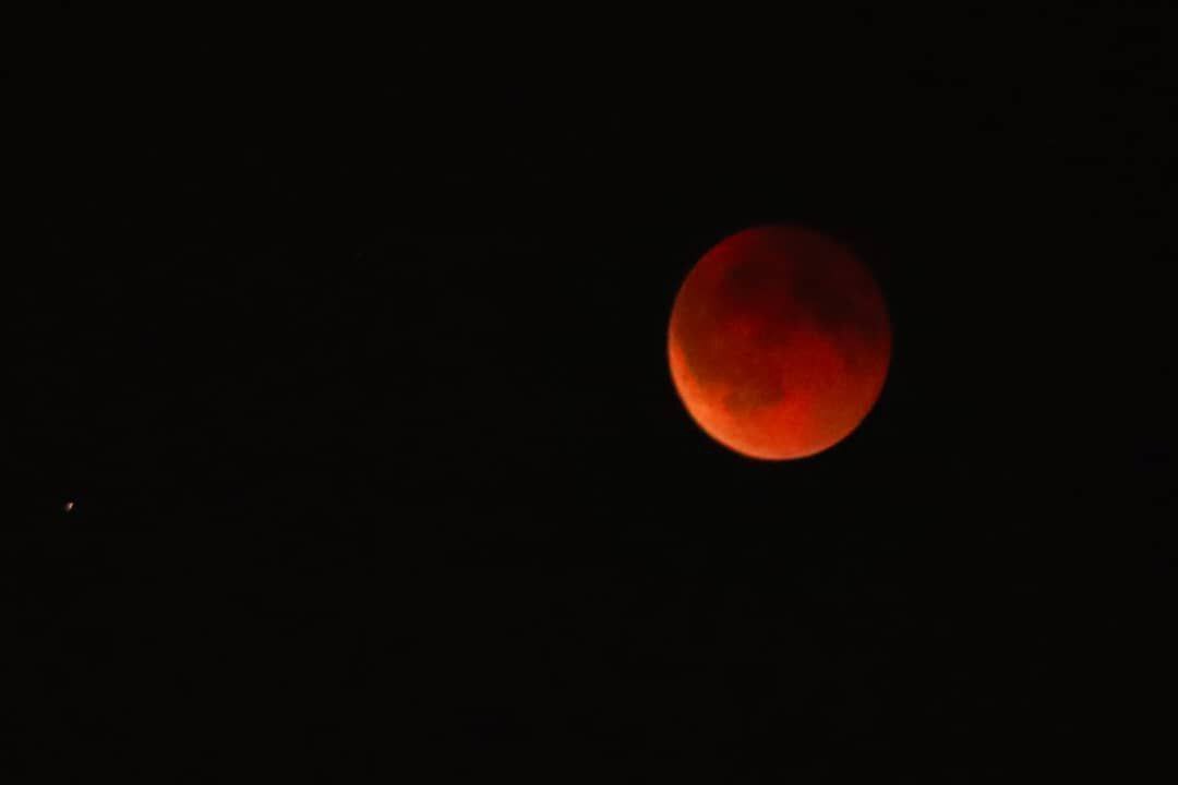 شبی که ماه «خونین» شد شبی که ماه «خونین» شد