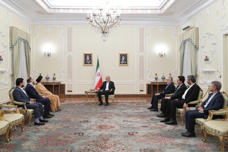 با اتحاد و همکاری هیچ قدرتی قادر به تحریم ما نیست با اتحاد و همکاری هیچ قدرتی قادر به تحریم ما نیست