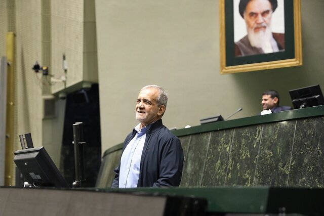 وضعیت اقتصادی و گرانیها؛ پزشکیان به مجلس میرود وضعیت اقتصادی و گرانیها؛ پزشکیان به مجلس میرود